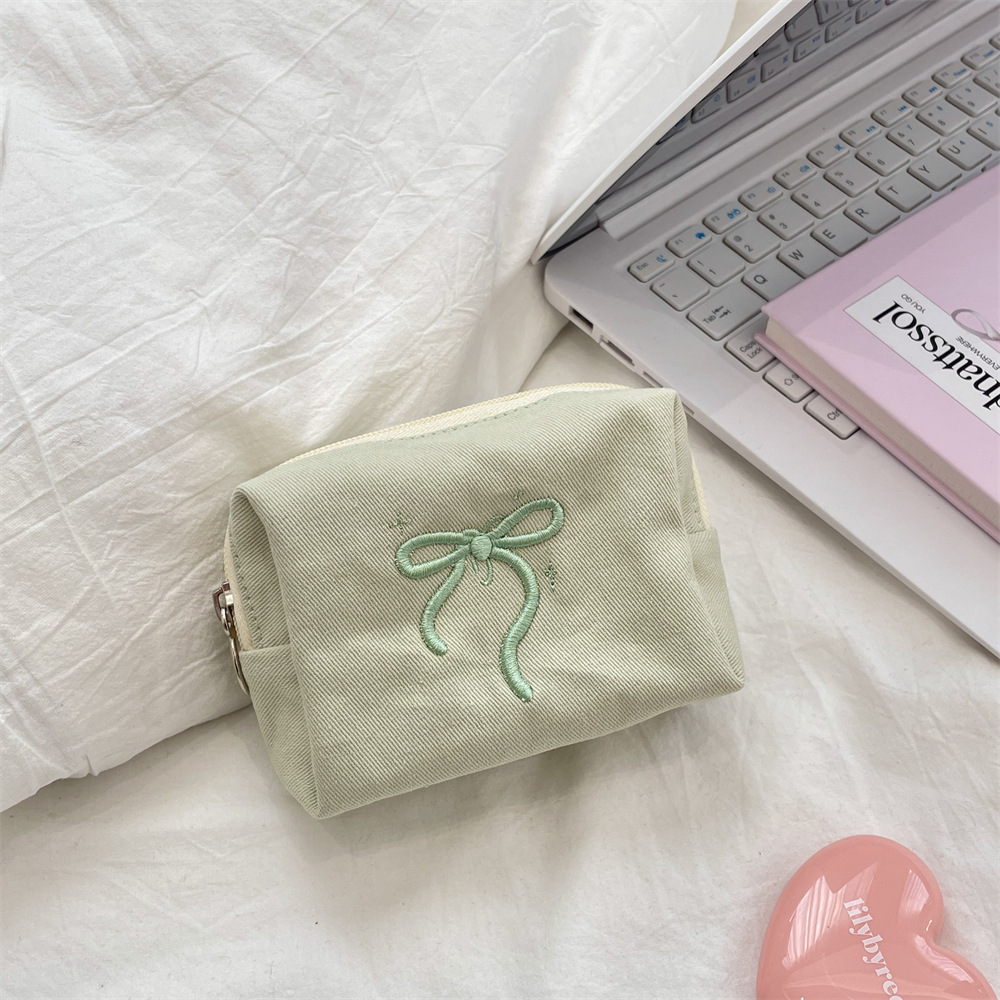 66g Weight Canvas Lining Material Lace Fashion Element Zipper Closure Type / Strap Type Cosmetic Bag Bags Type Holiday, Travel, Daily Occasion Polyester Material Bag, Knot, Butterfly, Bow Knot Pattern All Seasons Season Women's Gender Cute Style Square Shape Cute Bag Knot Butterfly Polyester Lace Square Makeup Bags 26