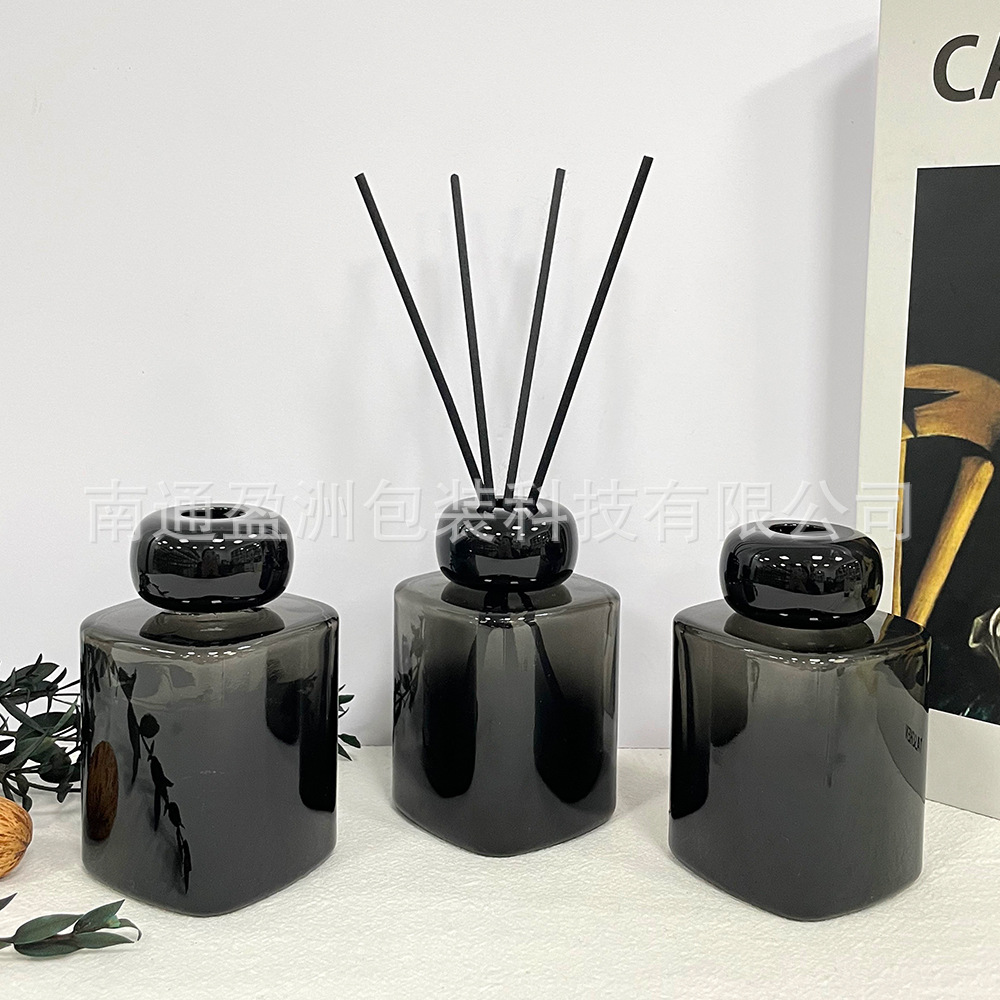 Nuevo producto al por mayor 100ml simple botella de vidrio aromática cuadrada botella de espuma de caña volatilizada botella de perfume interior botella vacía