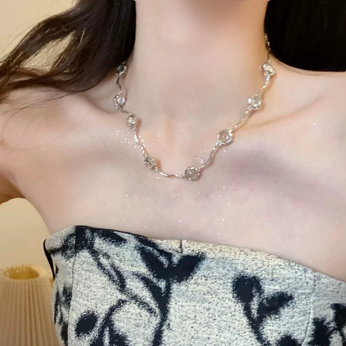 Fashion Solid Color Alloy Copper Inlay Zircon Women'S Choker display picture 1