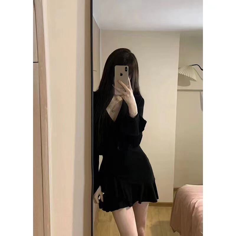 Black Ruffled Bell Sleeve Long Sleeve V-Neck Dress for Women in Autumn and Winter Elegant Little Black Dress Waist A-Line Short Skirt