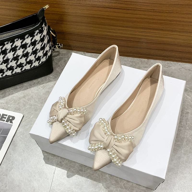 Туфли-балетки с острым носком для женщин, новинка весны и осени 2025 года, мягкие туфли-лодочки, вечерние туфли с жемчугом, женские туфли на плоской подошве больших размеров, размеры 41–43.