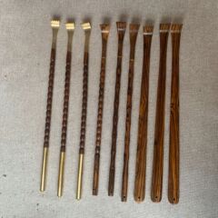黄金檀の実木はかゆくて木の一体の純粋な銅の切れをかきます。