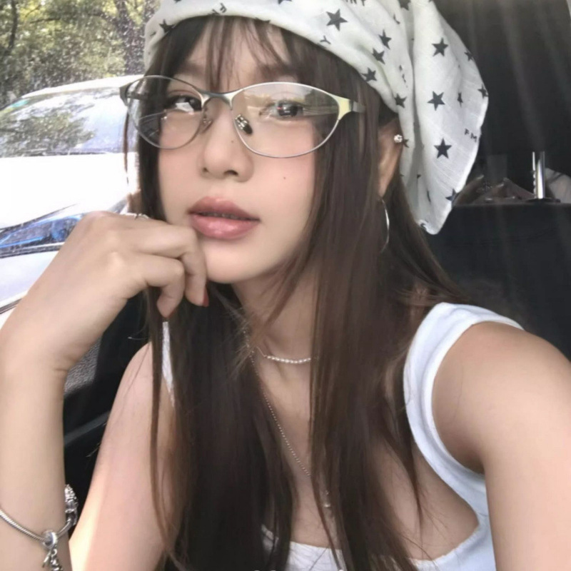ヒップホップスタイルストリートダンス多用途五芒星つば帽子女性の夏の韓国レトロホットガール多用途小さな正方形のシルクスカーフスカーフ|undefined