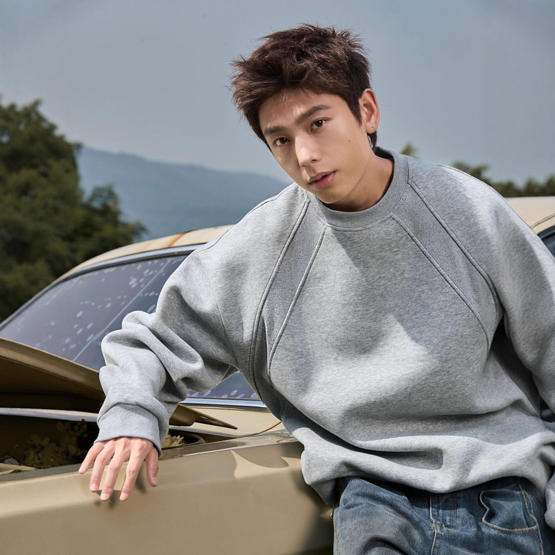 Space Splicing Heavyweight Round Neck Sweatshirt Men's Autumn Trendy Brand Sports Boxy Version Silhouette Pullover Casual Jacket Space Splicing Heavyweight Round Neck Sweatshirt Men's Autumn Trendy Brand Sports Boxy Version Silhouette Pullover Casual Jacket