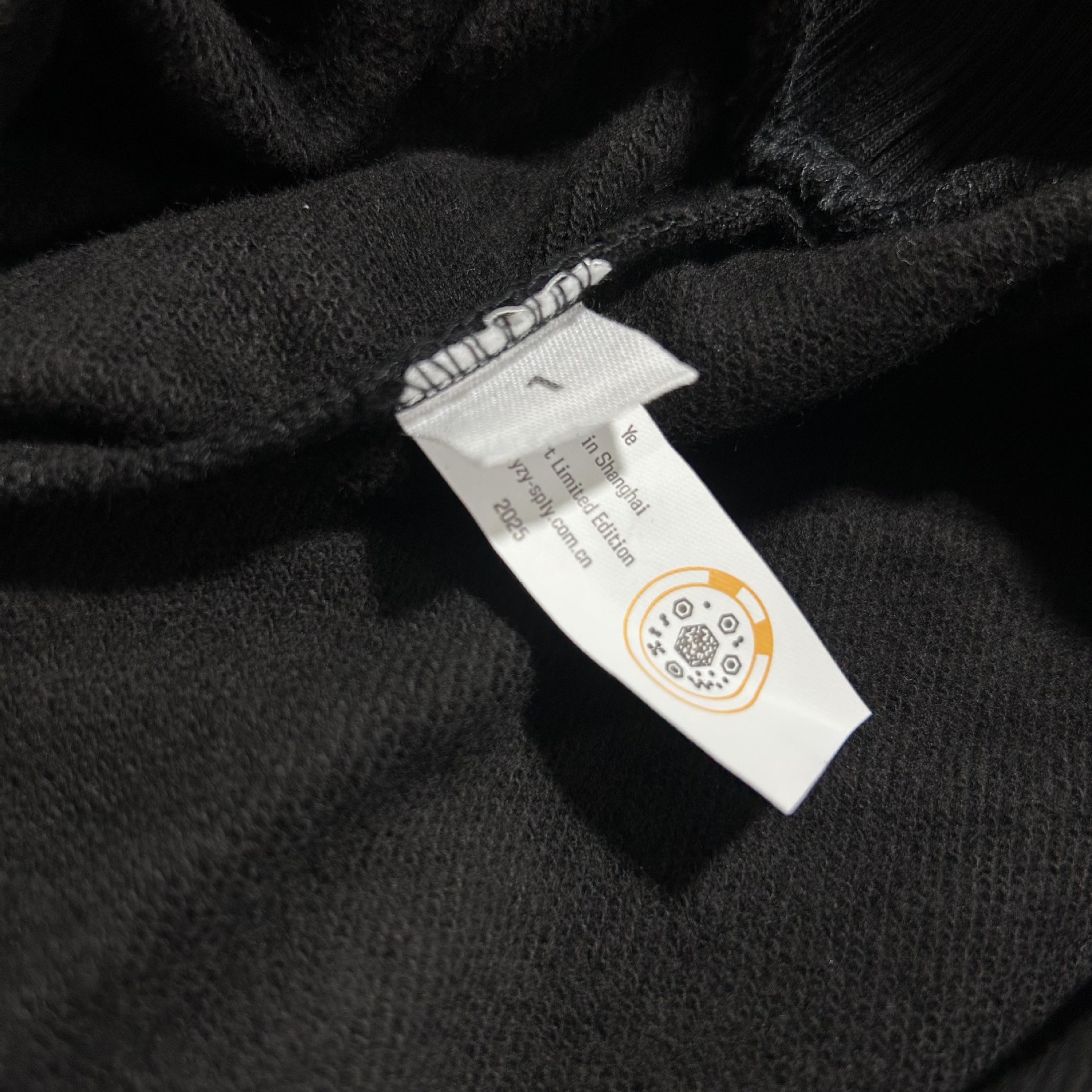 Kanye Shanghai Concert Peripheral Loose Shoulder No. 1 Printed Integrated Cut Crew Neck Sweater_viptrois.com