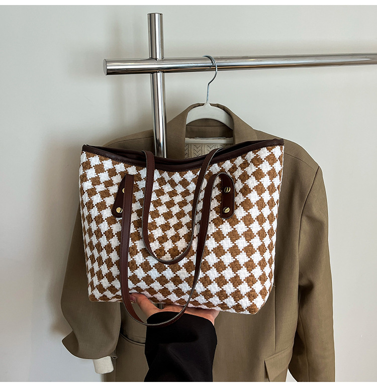 Casual commuting women's bag 2025 Spring checkered simple, stylish and trendy single-shoulder crossbody bag tote bag undefined