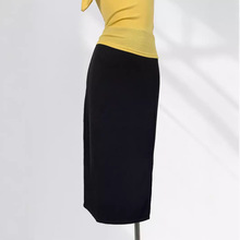 �����r ��һ�������ĺ�ɫ����ȹб�y���b���ς��_�����ȹ���|