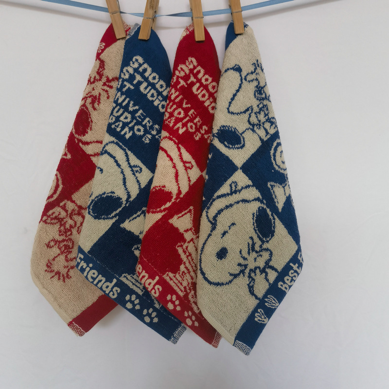 Export genuine snoopy snoopy cotton yarn-dyed jacquard double-sided Terry thickened small square towel children's towel