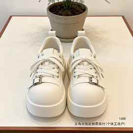 2026个性皮带扣设计大圆头板鞋女厚底增高松糕底舒适学生通勤女鞋