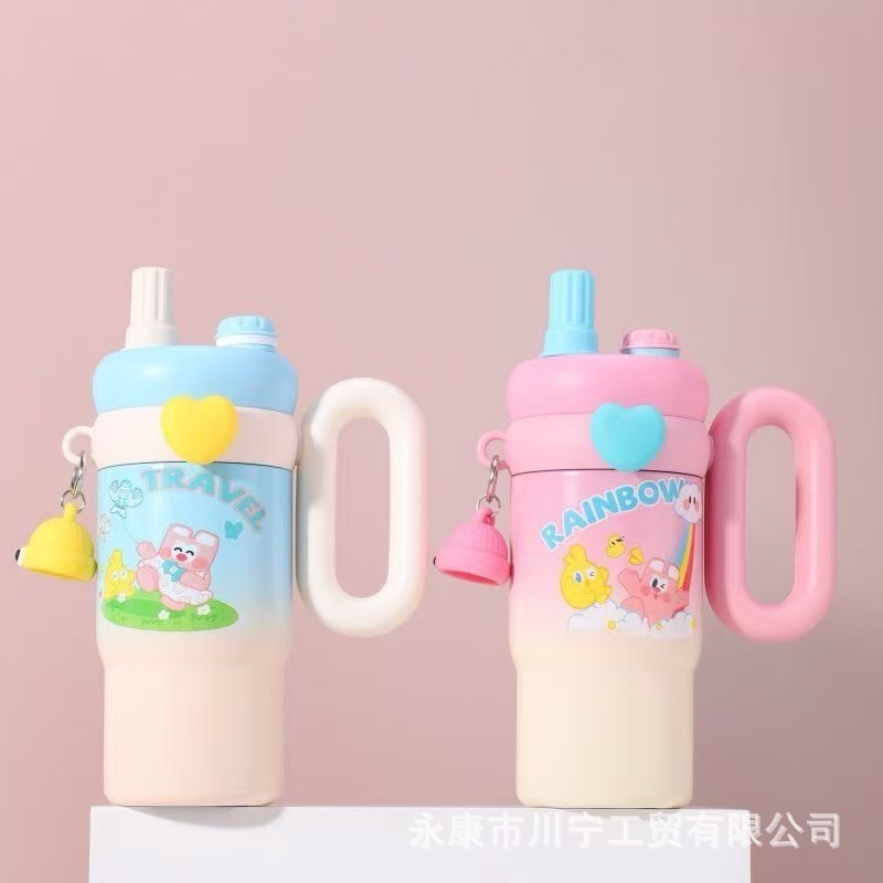 漫画のかわいい柄のハンドル付きカーカップ、超大容量アイスカップ、見栄えの良いポータブルハンドルストローカップ|undefined