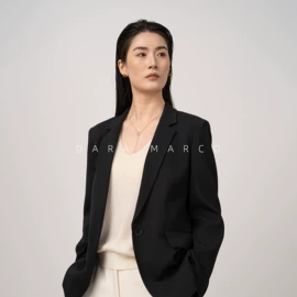 女式毛呢外套;休闲裤;女式衬衫