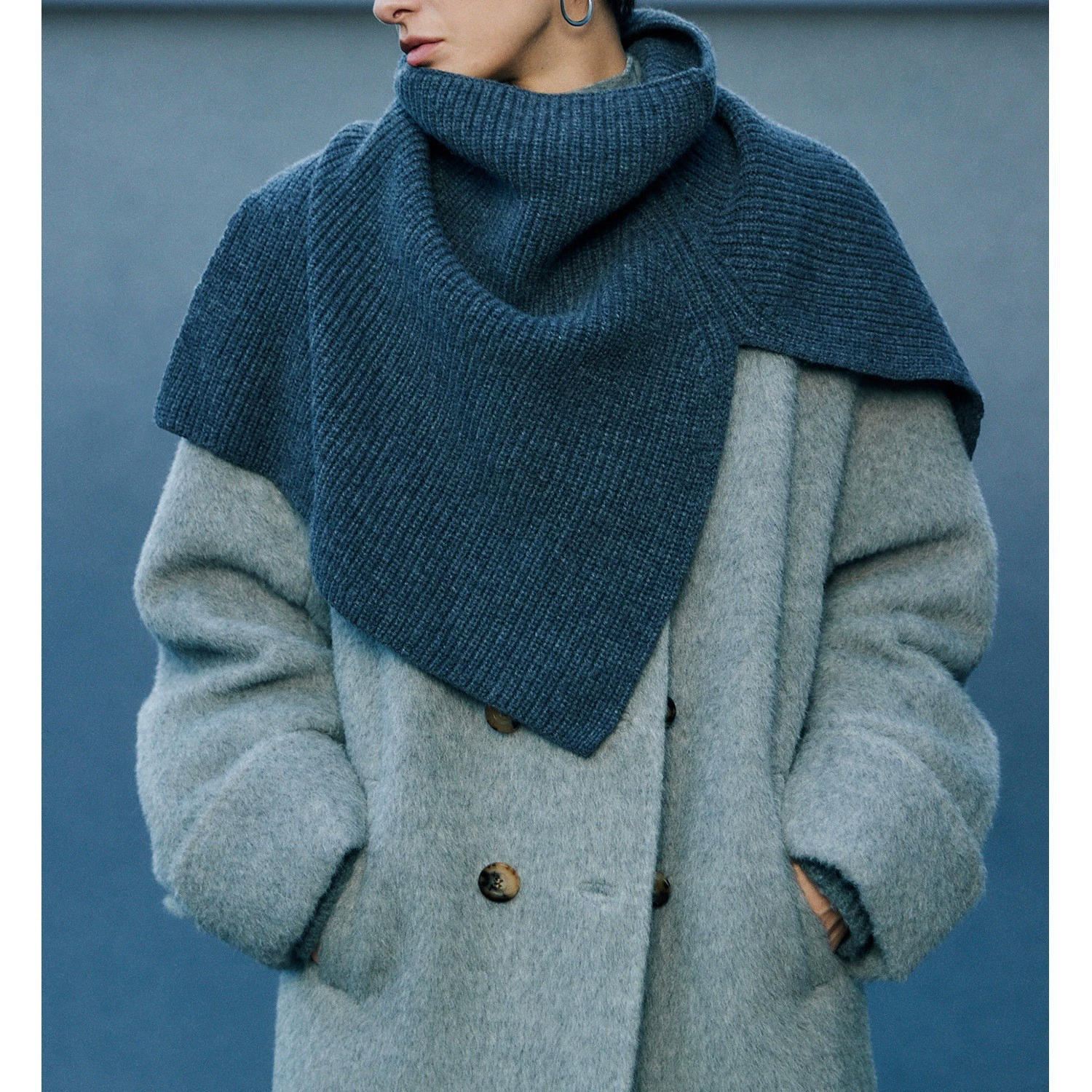 Форма артефакт ультра-тонкая шерсть мериноса с высоким воротником