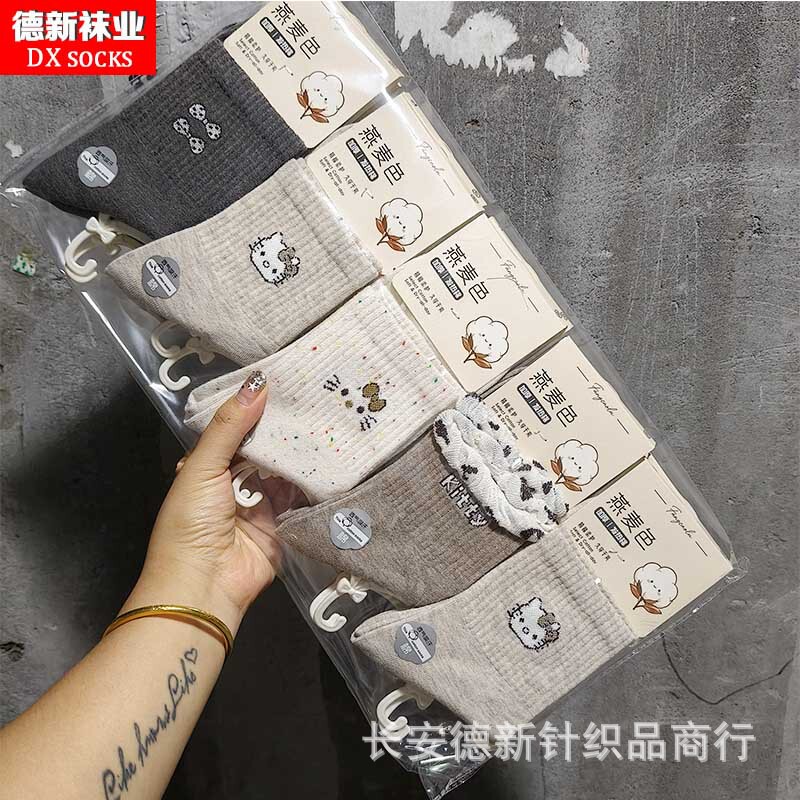 Women's Autumn and Winter New Oatmeal Color Socks, Japanese Style Cute Mid-Calf Sports Socks, College Style KT Cotton Socks Wholesale Women's Autumn and Winter New Oatmeal Color Socks, Japanese Style Cute Mid-Calf Sports Socks, College Style KT Cotton Socks Wholesale