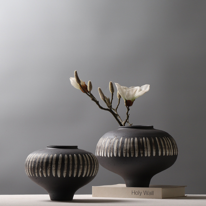 Japanese-style retro creative pottery tea room bed & breakfast flower arrangement decoration hand-painted clay vase entrance decoration