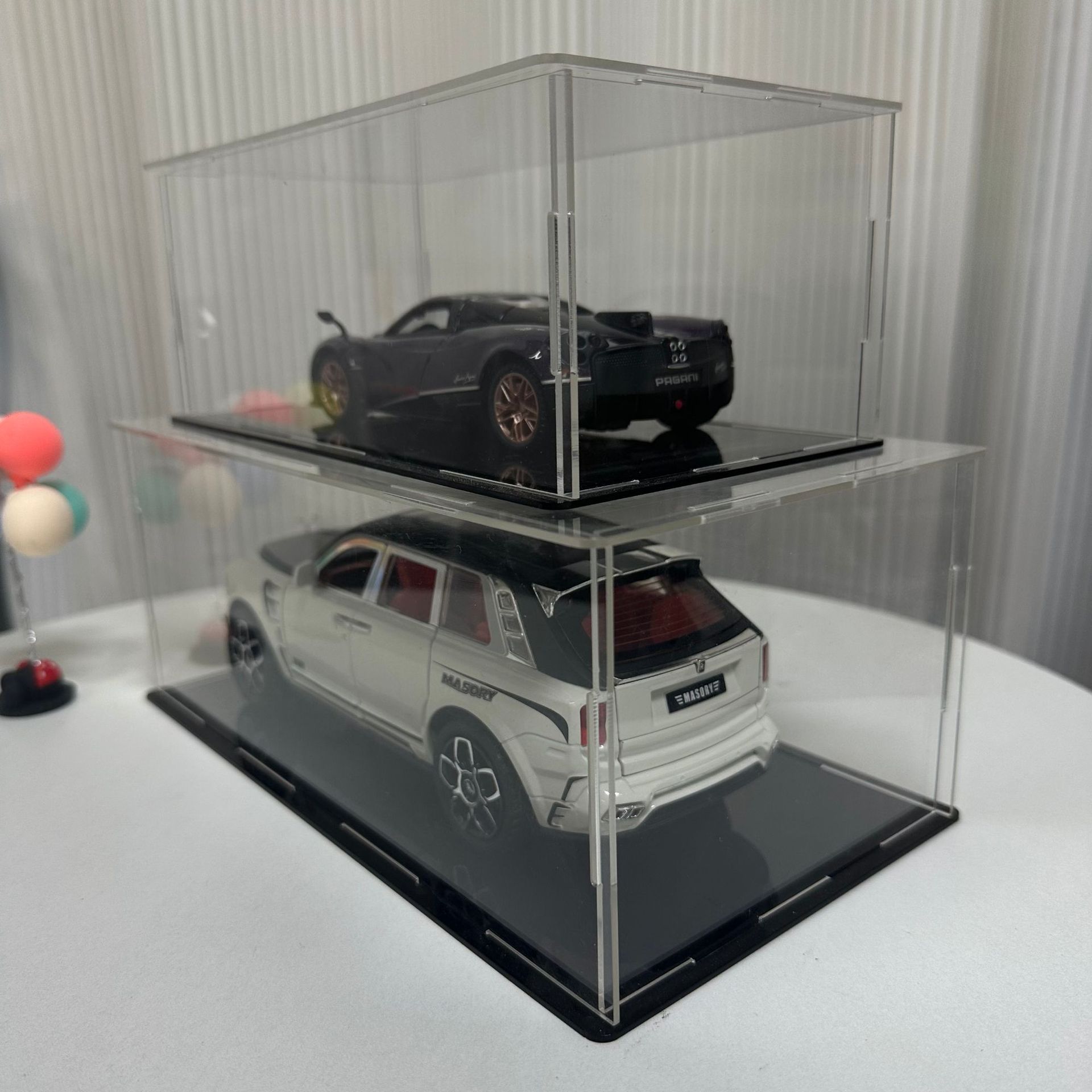 Aleación de acrílico modelo de coche adecuado para 1:32 y 1:24 modelo de coche de plástico transparente cubierta de polvo decoración colección Decoración