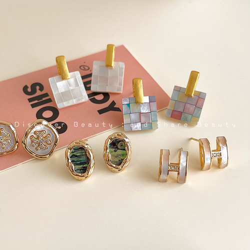 Handmade natural mother-of-pearl earrings for women, niche design, exquisite zircon earrings, light luxury, high-end, and temperament earrings.