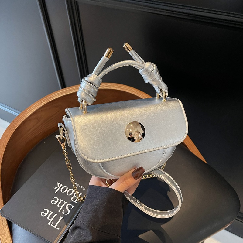 Moda popular de este año textura empalme mini ins hebilla bolsa pequeña 2025 primavera nueva bolsa de sillín de estilo occidental