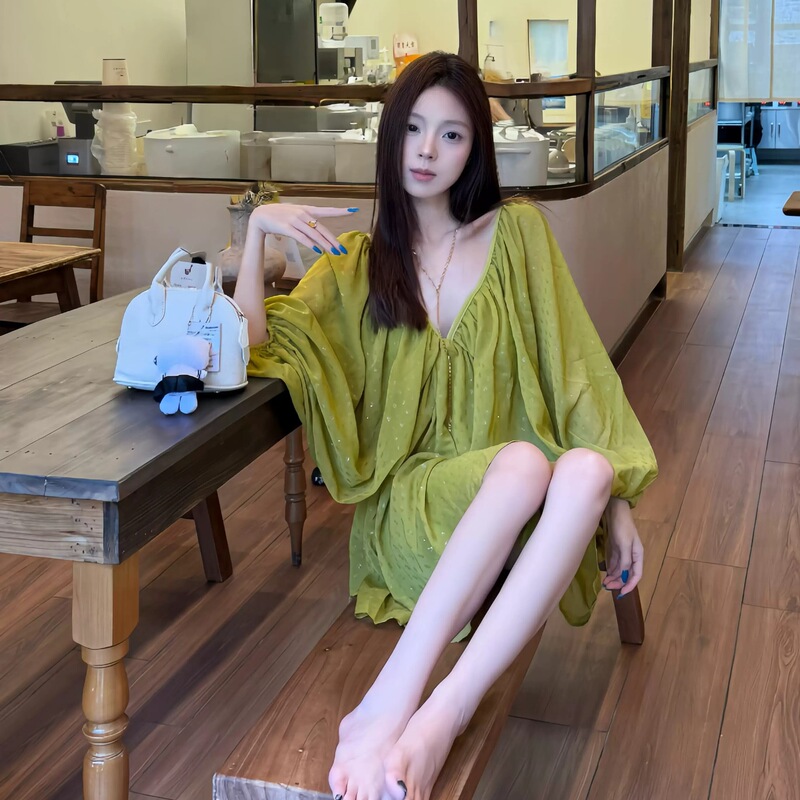 French-Style V-Neck Lantern Sleeve Vacation Dress for Women, Summer 2026 New Loose Vacation Dress French-Style V-Neck Lantern Sleeve Vacation Dress for Women, Summer 2026 New Loose Vacation Dress