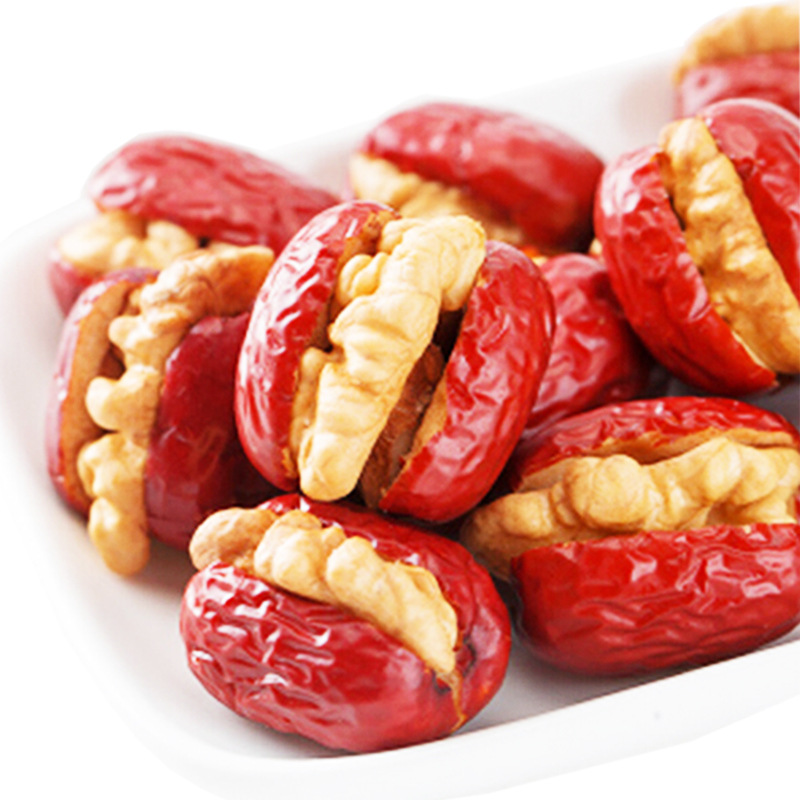 Send Xinjiang jujube with walnuts 500g, independent packaging red dates with walnuts, snack food red dates with walnuts