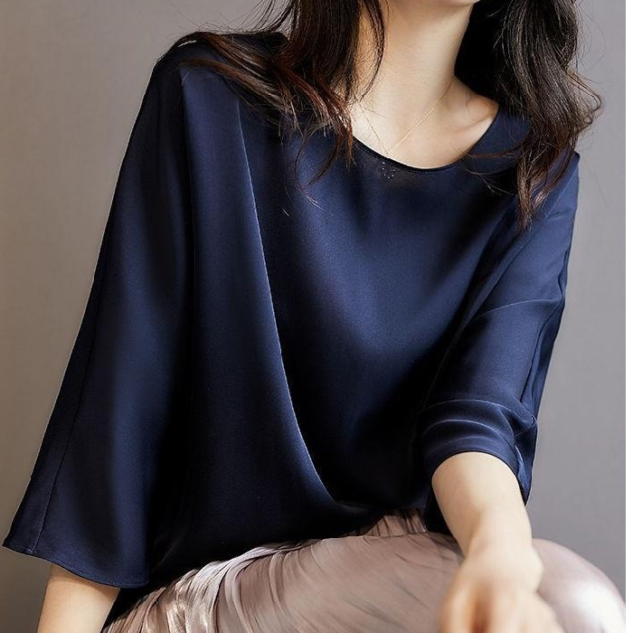 Summer solid fashionable elegant T-shirt with a round collar