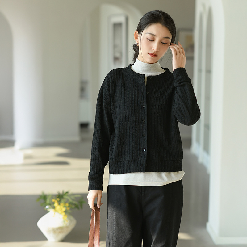 Deer & Andi Autumn New Knitted Sweater for Women, High-End Jacquard Cardigan, Artistic Short Style, Elegant Top Deer & Andi Autumn New Knitted Sweater for Women, High-End Jacquard Cardigan, Artistic Short Style, Elegant Top