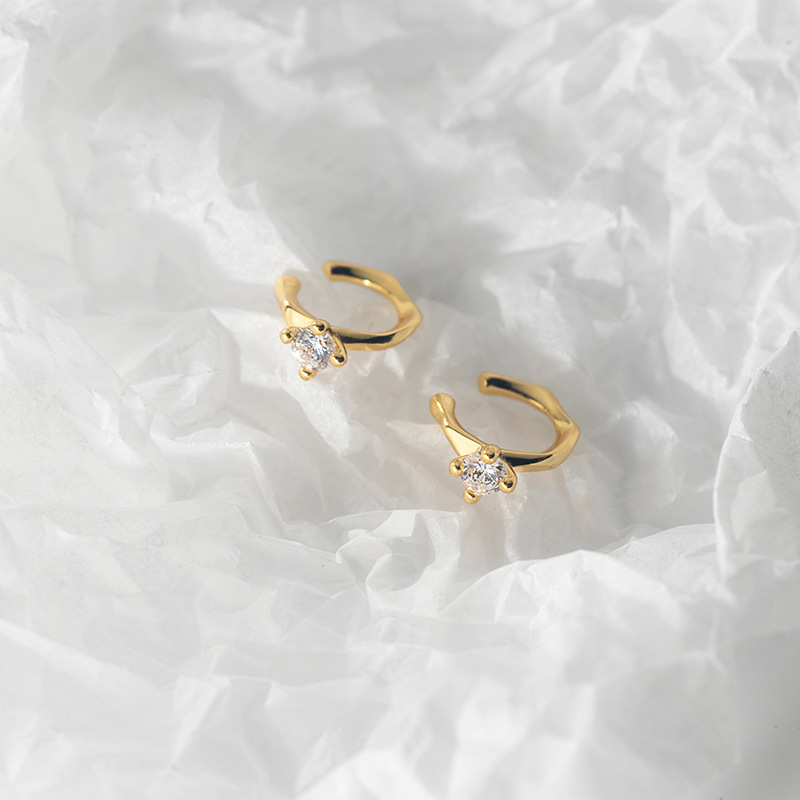 Eloch s925 plata esterlina temperamento auriculares coreanos dulces cuatro garras diamantes simples auriculares M00319