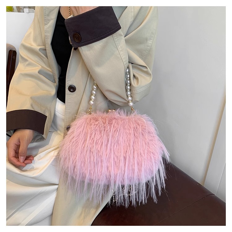 Women's Exquisite furry plush bag messenger bag autumn and winter plush bag pearl chain handbag_voghion.com