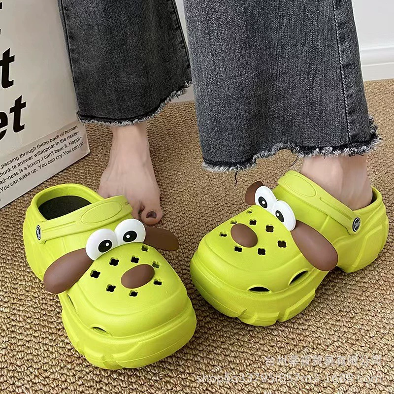 Милые мультяшные CROCS дамские 2024 летние с толстой подошвой, высота, двойное использование Baotou сандалии