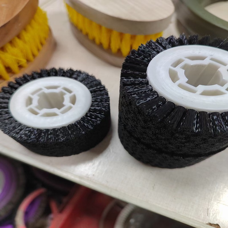 供应除锈钢丝木板刷 小圆形盘刷 异形刷辊产品 农机播种机械毛刷