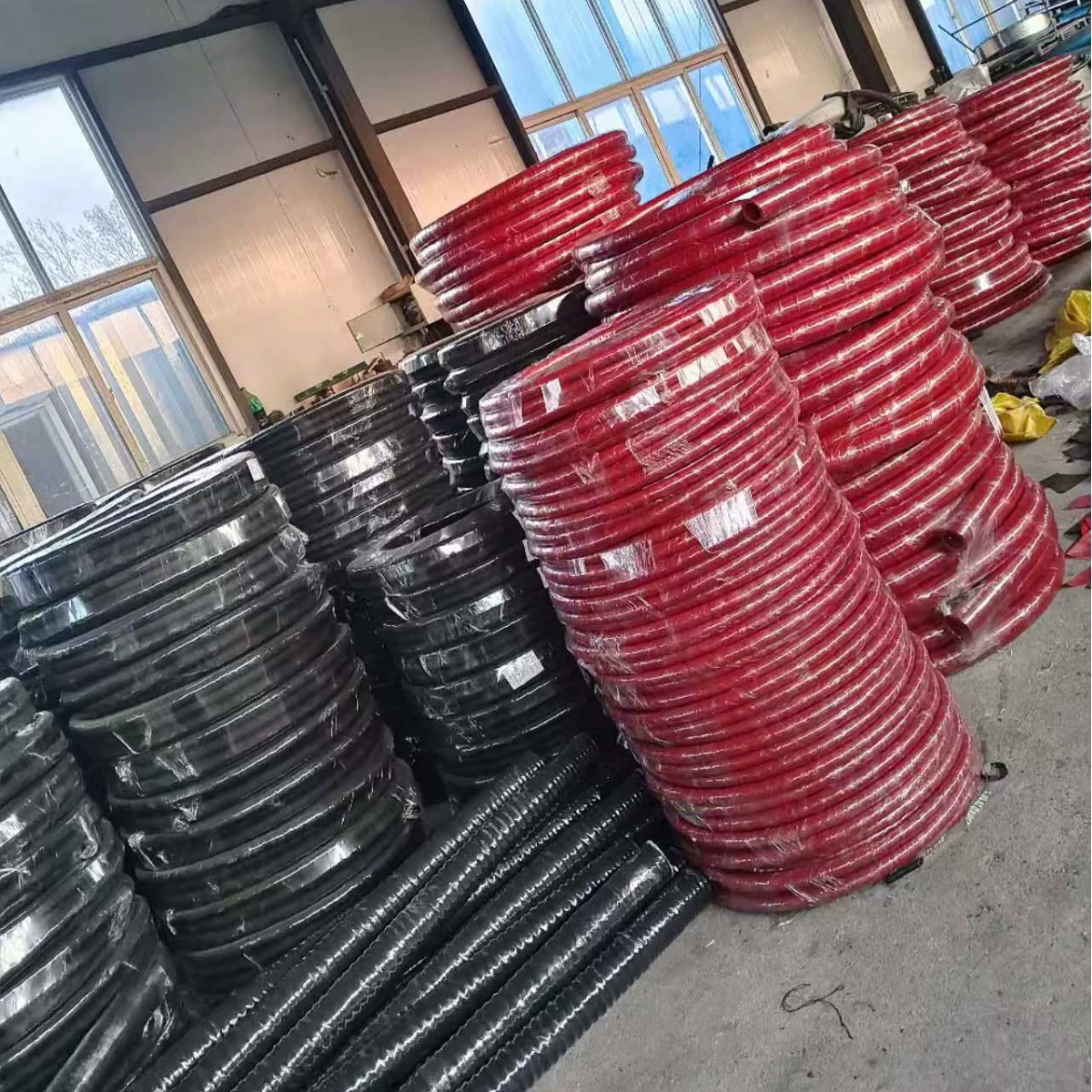 Резиновый шланг с тканевым покрытием, резиновая трубка с тканевым покрытием, маслоперекачивающий шланг с тканевым покрытием, шланг для перекачки кислот и щелочей с тканевым покрытием, паровой резиновый шланг с тканевым покрытием.