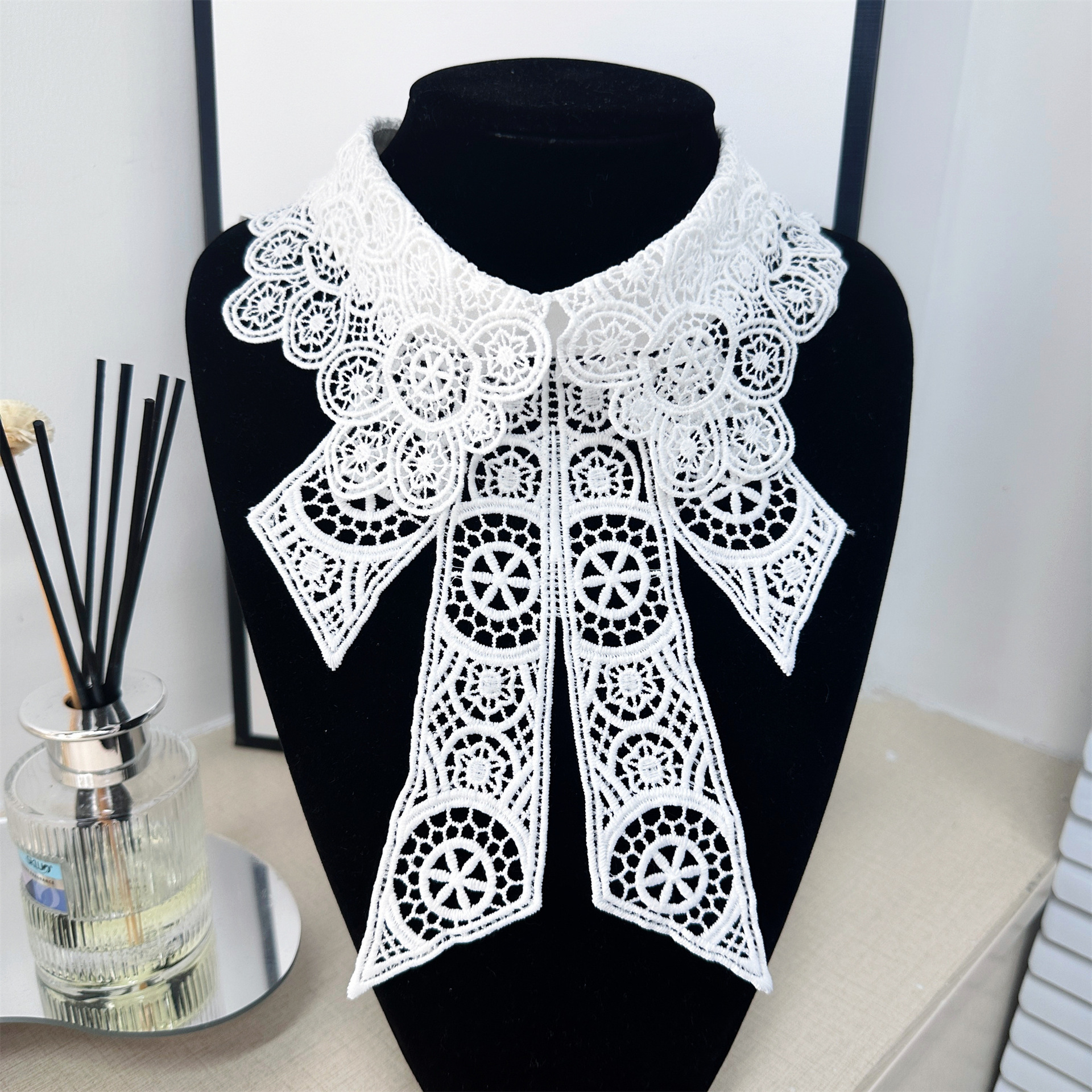 AliExpress Amazon Venta caliente de encaje hueco chal falso collar arco decorativo vestido camisa a juego image 3