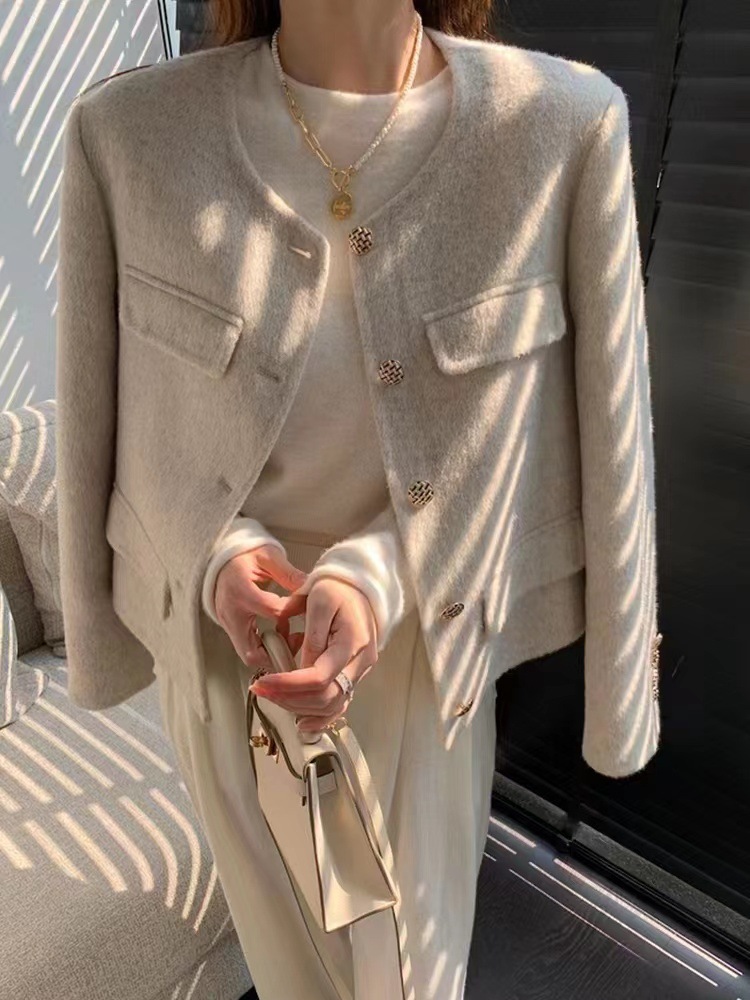 オフシーズン両面ウールコートショートスモールラウンドネックスモールフレグランススタイル通勤ウール両面ウールコート女性用