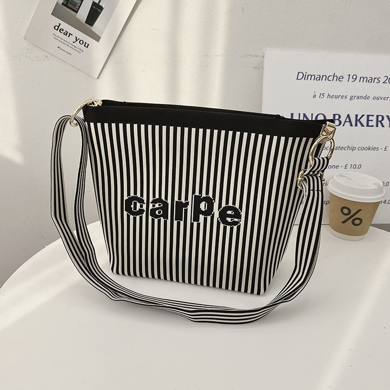 Bolso de punto de mensajero simple de nueva moda Bolso de hombro casual de gran capacidad Bolso Tote Bolso de viajero diagonal para mujer