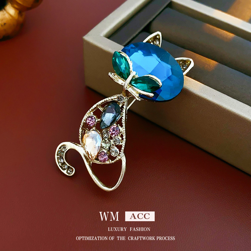 Corea del Sur diamante-incrustado hueco zorro broche elegante personalidad de la moda pin luz de lujo pendientes de alta calidad fábrica al por mayor