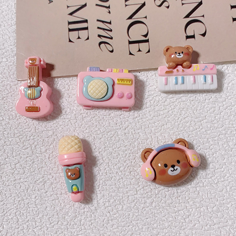 Hermoso instrumento musical accesorios de resina de oso DIY accesorios de cabello a mano clipes de cabello taza de agua pegamento de crema caja de teléfono móvil agujero agujero zapatos