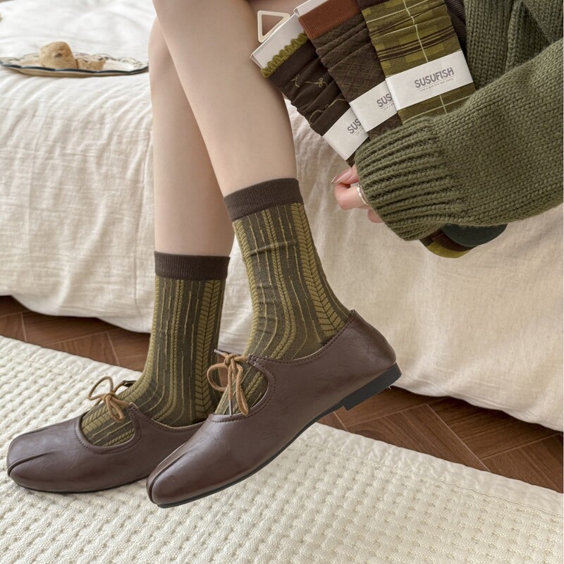 Green Fairy Tale Women's Autumn and Winter New Retro Brown-toned Forest Style Mid-calf Socks, Versatile Ins Style Cotton Socks Green Fairy Tale Women's Autumn and Winter New Retro Brown-toned Forest Style Mid-calf Socks, Versatile Ins Style Cotton Socks