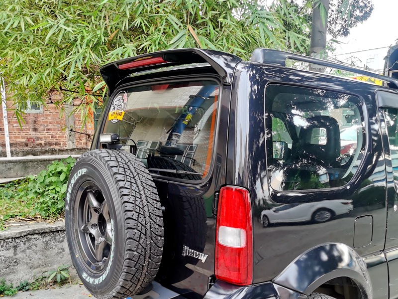 Suitable for 2007-2017 Suzuki Jimny Tail Wing Jimny Modified Special Painted Fixed Wing with Light
