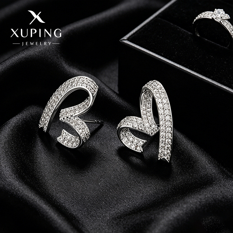 Xuping moda elegante temperamento amor pernos de aleación de cobre chapado en blanco incrustado gemas artificiales simple orejas al por mayor