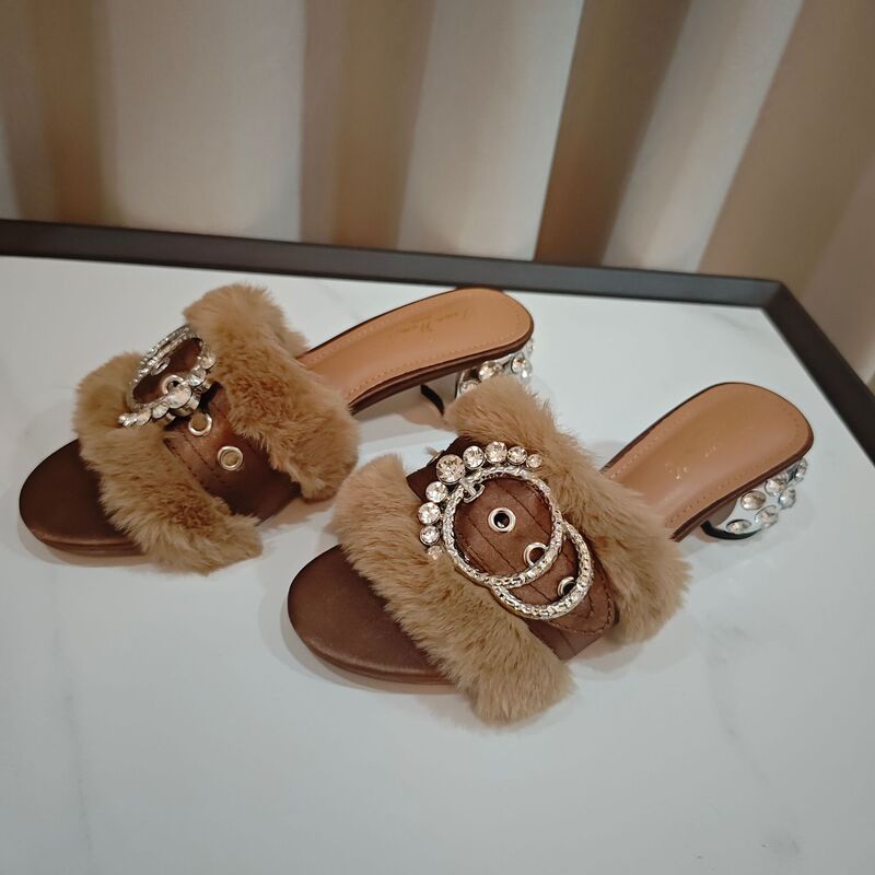 (in Stock) Brown Plush Rhinestone Chunky Heel High-Heeled Slippers for Women, Fashionable Metal Buckle Open-Toe Slide Sandals (in Stock) Brown Plush Rhinestone Chunky Heel High-Heeled Slippers for Women, Fashionable Metal Buckle Open-Toe Slide Sandals