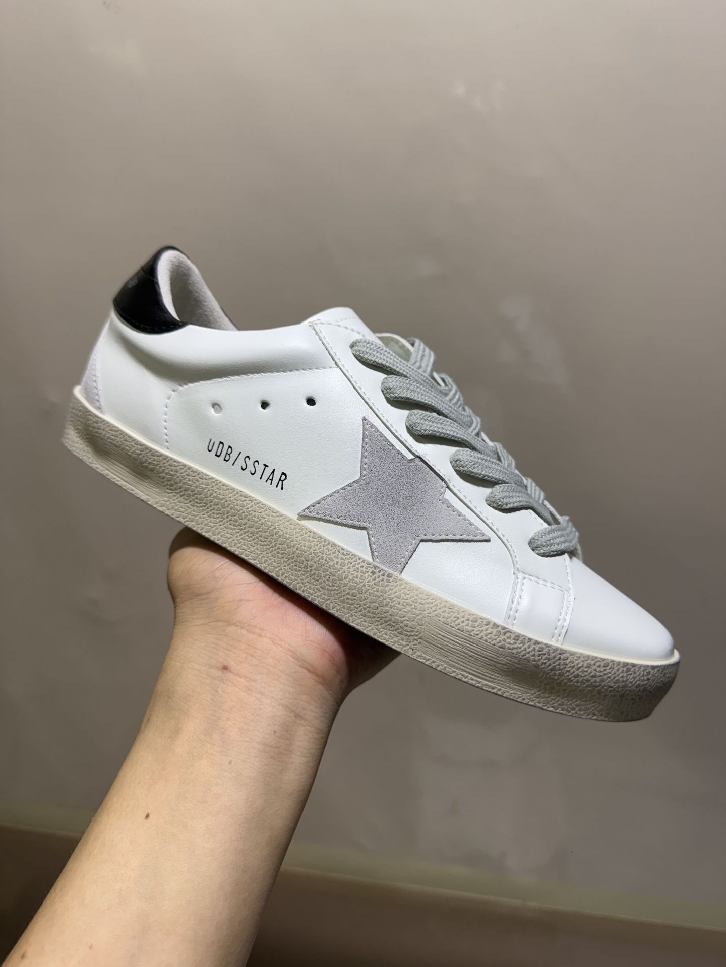 Versión mejorada de Corea del Sur GG Star Zapatos sucios de cola negra Zapatos sucios pequeños Zapatos de tabla viejos de cola plateada para mujer Zapatos casuales de aumento para hombres