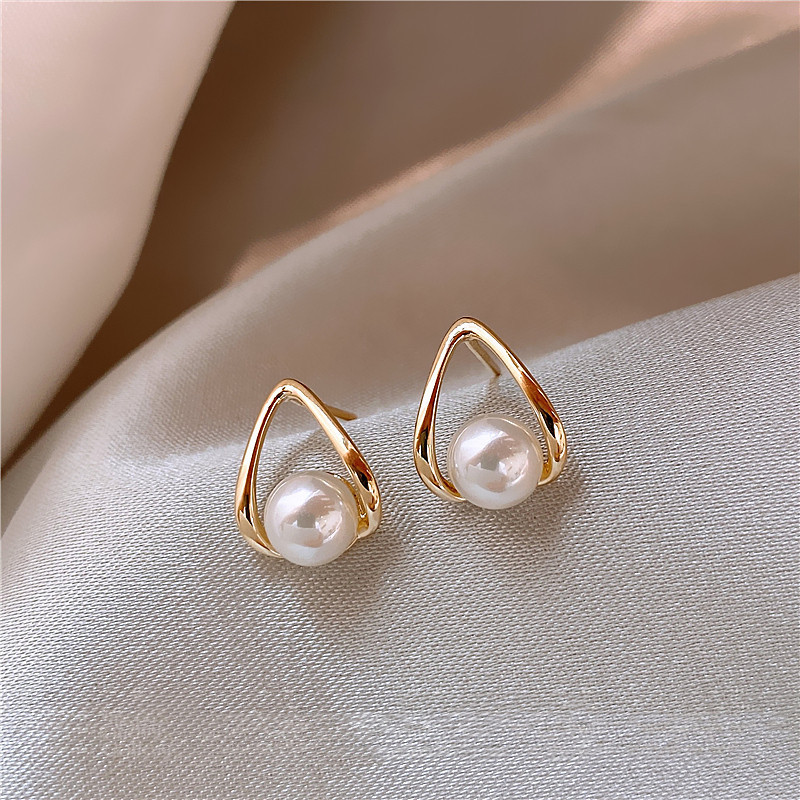 Universal small design elegant earrings from pearl