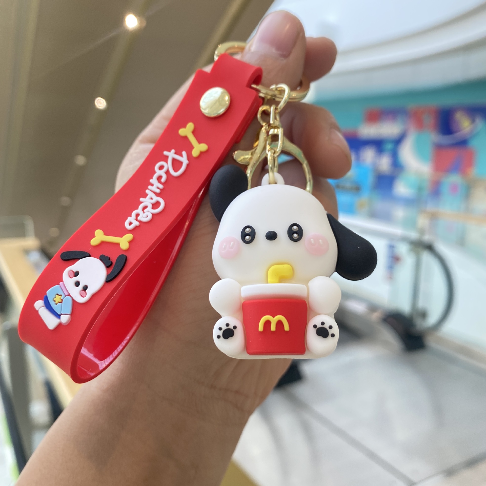 De dibujos animados M hogar Pacha perro llavero mochila colgante cadena de la llave del coche papas fritas perro pareja pequeño regalo al por mayor