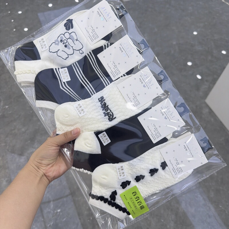 Spring and Summer New Women's Cotton Black and White Ankle Socks, Trendy Student Socks, Sports Casual Japanese and Korean Style Socks, College Style Short Socks Spring and Summer New Women's Cotton Black and White Ankle Socks, Trendy Student Socks, Sports Casual Japanese and Korean Style Socks, College Style Short Socks