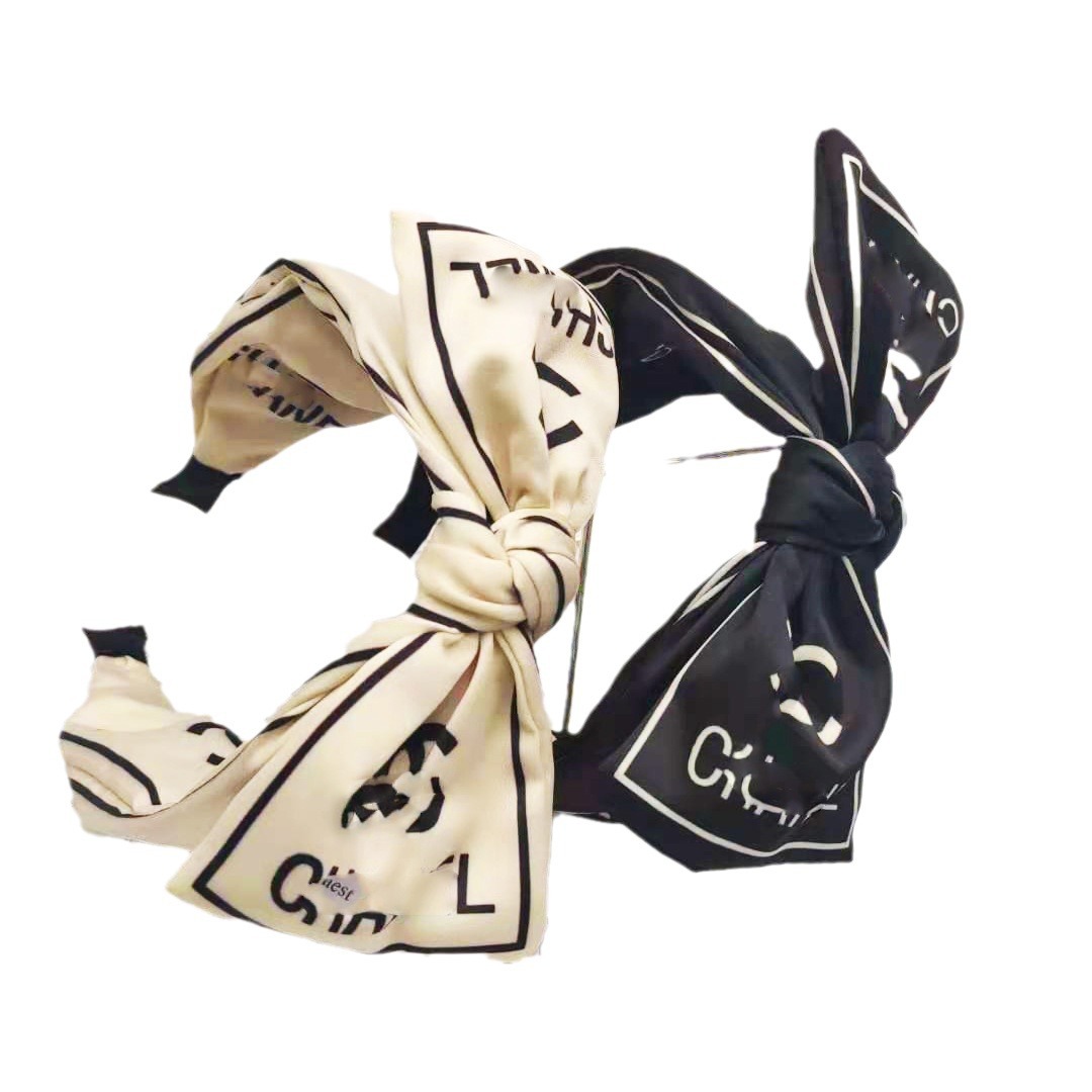 髪のカチューシャの女性のファッションの新型の顔を洗って滑り止めの森の女性の百合は広いネットの赤い広い辺の蝶結びの小さい香の風のカチューシャをプラスします。