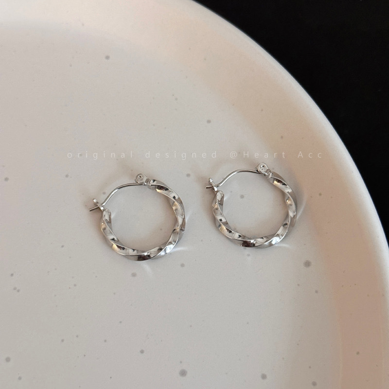 Advanced Feminine Temperament, 2024 New Round With Small And Cool Style, Plain Earrings_voghion.com