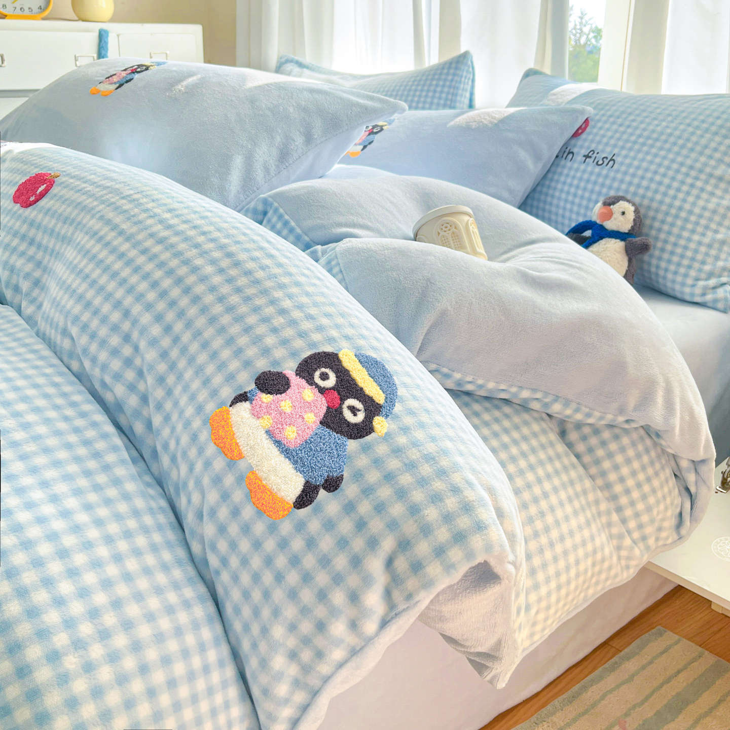 Invierno de dibujos animados de leche de seda cama de cuatro piezas en invierno de seda de coral calentamiento sábanas cubiertas de cama de tres piezas