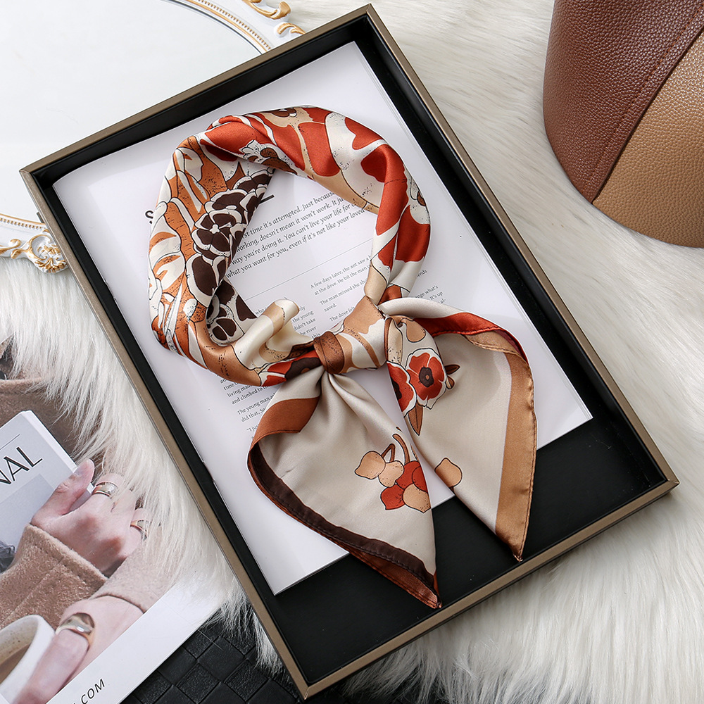 70 Suzhou y Hangzhou cuatro estaciones delgadas bufandas cuadradas texturas retro de alta imitación bufandas de seda floral bufandas al por mayor