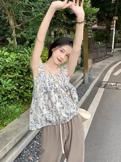 碎花吊带背心女外穿2026年新款夏季无袖方领宽松百搭别致短款上衣
