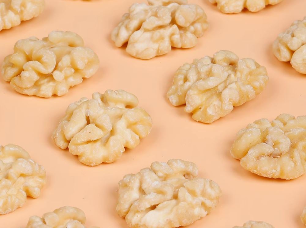 Shelled Walnut Kernels Hu Tao Ren 250g Bag Raw Snack Nuts for Baking and Cooking preparation