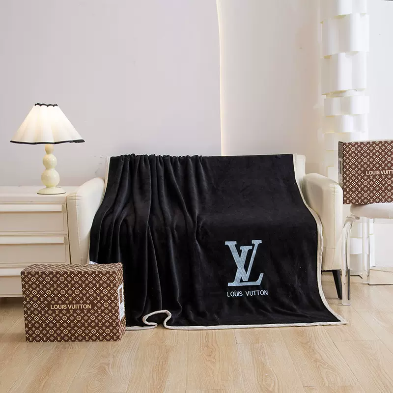 潮牌外贸毛毯刺绣法兰绒加厚午休空调车载办公居家沙发盖毯礼盒装